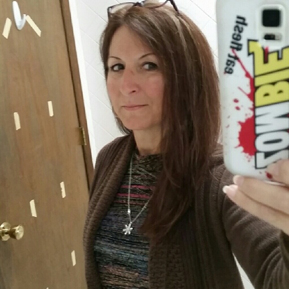 Meet your Posher, Sheila - Picture 4 of 4