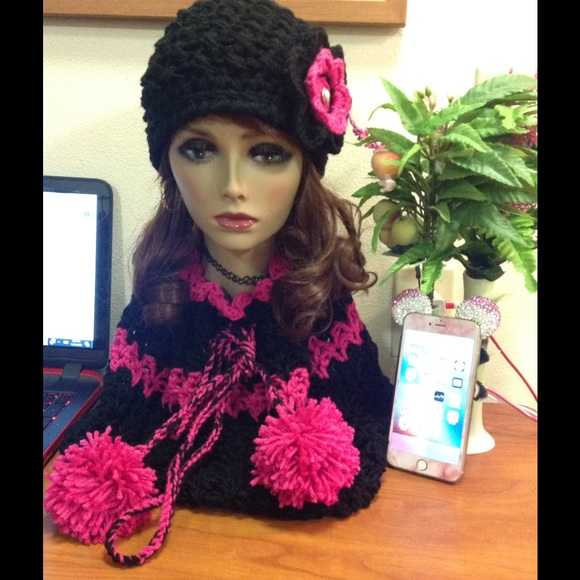 Bulky beanie hat set with cowl scarf main image 3
