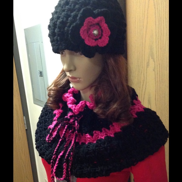 Bulky beanie hat set with cowl scarf main image 4