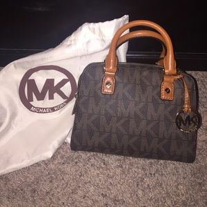 Michelle Kors small purse!!! In great condition!