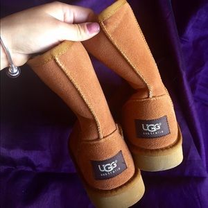 Imitation UGG boots.
