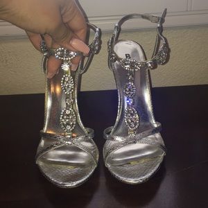 Bakers Silver Jeweled Tammi Heel Size 10