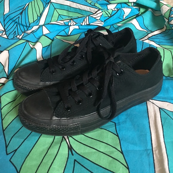 ⭐️ Black Converse ⭐️