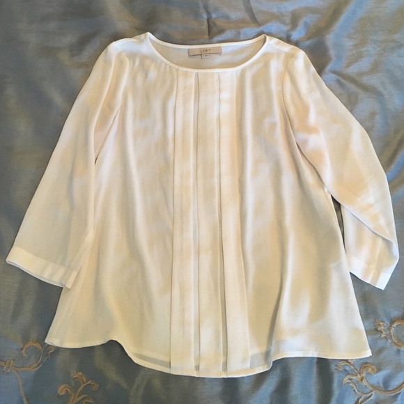 Lovely cream pleated front 3/4 sleeve top