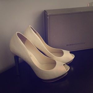 LNWB BCBGMAXAZRIA peep toe pumps, bone, size 9