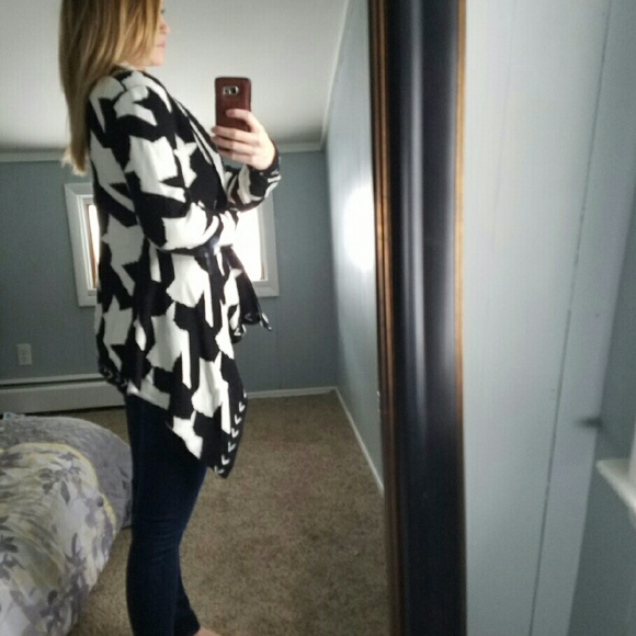 🎉HP🎉 NWOT Black and white waterfall sweater - Picture 2 of 3