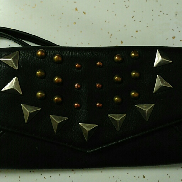 Simple Black Wristlet w/Sharp Design - Picture 2 of 4