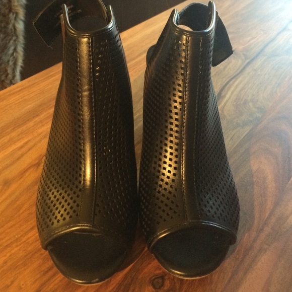 Open toe black booties