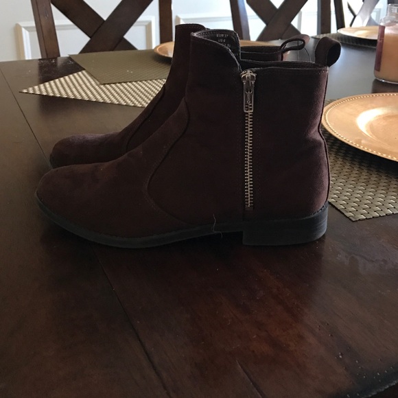 Cute fall/winter American eagle booties never worn