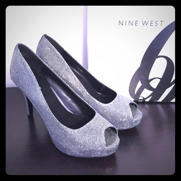 Nine West LNWB Camya sz 9 Peep-toe 4" sparkly pump