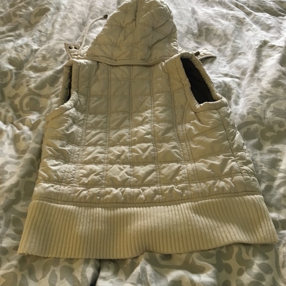 Super Cozy Puffer Vest - Picture 3 of 4