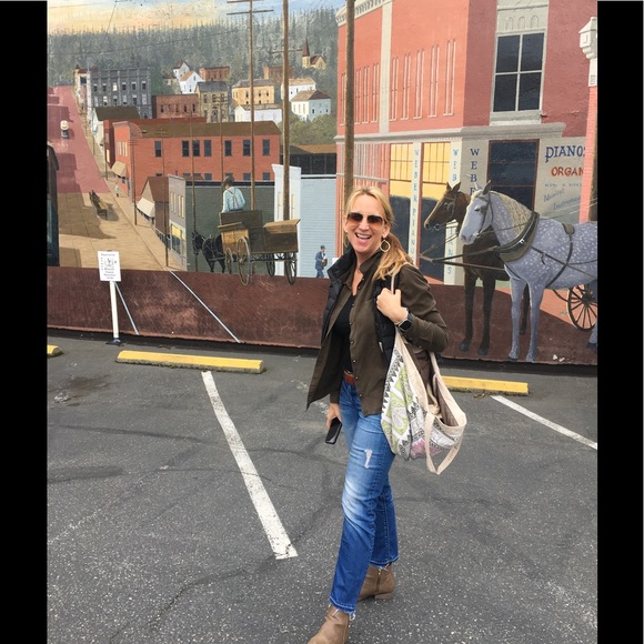 Meet your Posher, Carla - Picture 2 of 8