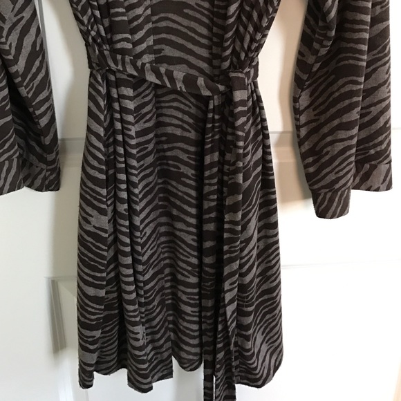🚫SOLD Brown Zebra Robe - Picture 2 of 3
