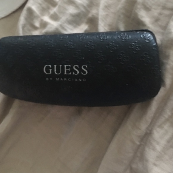 Guess glass case