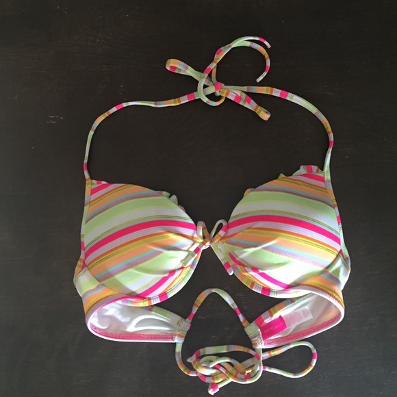 Brand new Victoria's Secret swim suit top - Picture 1 of 4