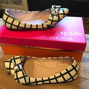 Kate spade black and cream flats