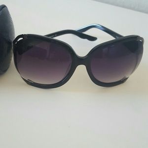Oscar de la Renta Sunglasses