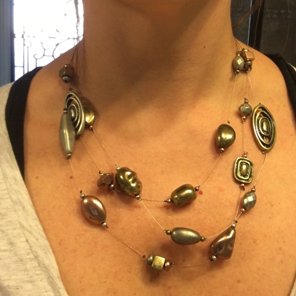 2 necklaces and a pair of earrings💎 - Picture 3 of 4