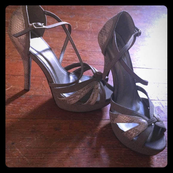 High heels - Picture 1 of 3