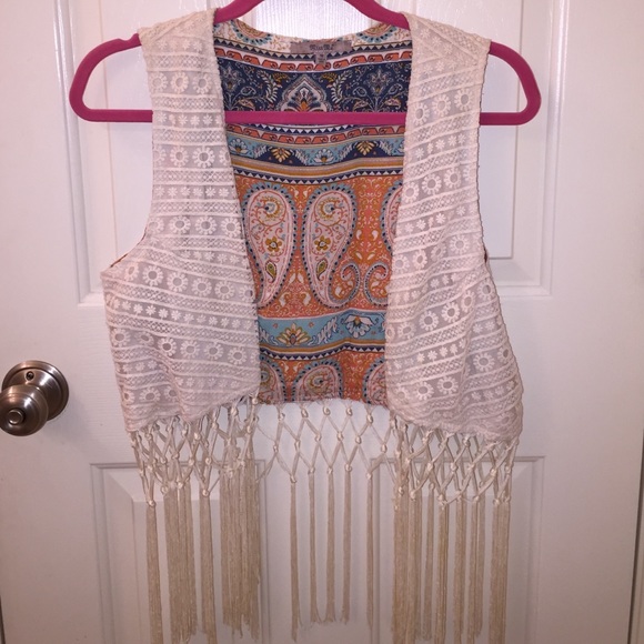 Cream, lace Miss Me vest like new!