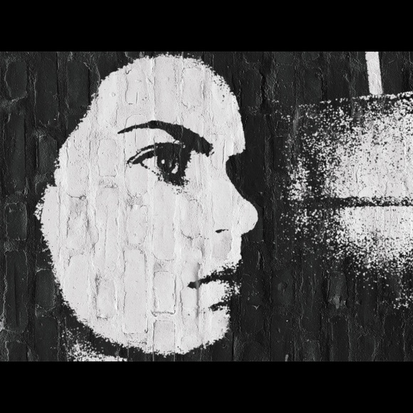 Meet your Posher, Katie - Picture 2 of 3