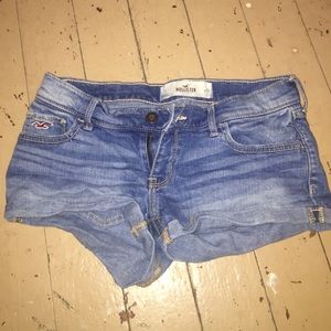 hollister medium wash shorts size 1