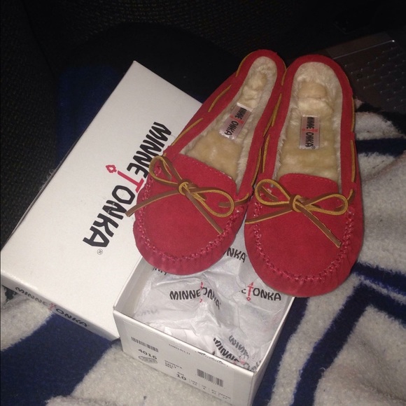 New Minnetonka CALLY moccasins