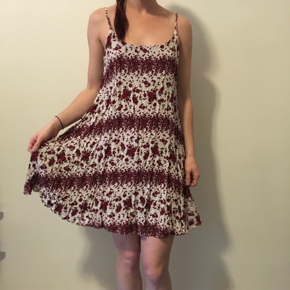 Brandy Melville Dresses & Skirts - Brandy Melville Red Roses Sleeveless Trapeze Dress
