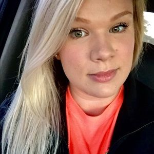 Meet your Posher, Andrea