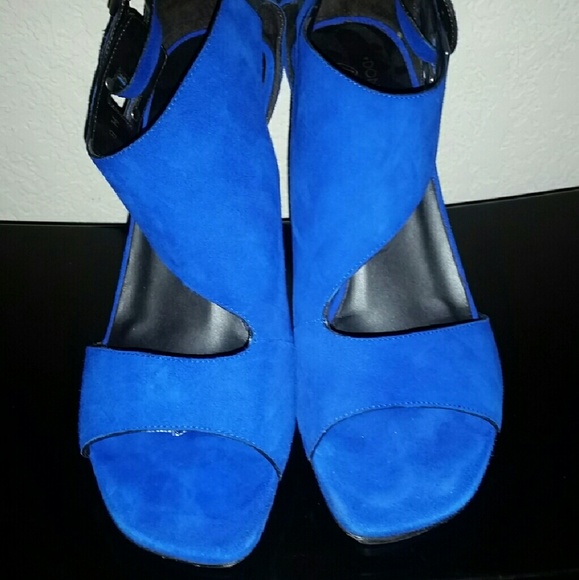 Donald J. Pliner High Heel LIKE NEW!