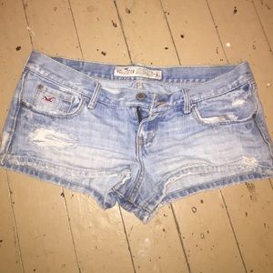 hollister medium wash jean shorts size 3