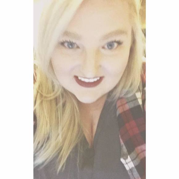 Meet your Posher, Lauren - Picture 1 of 1