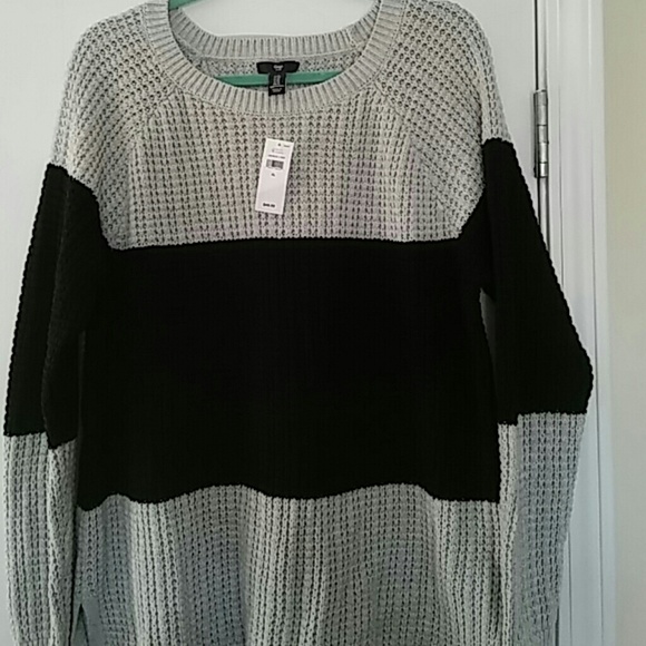 Ladies gray and black sweater size xl