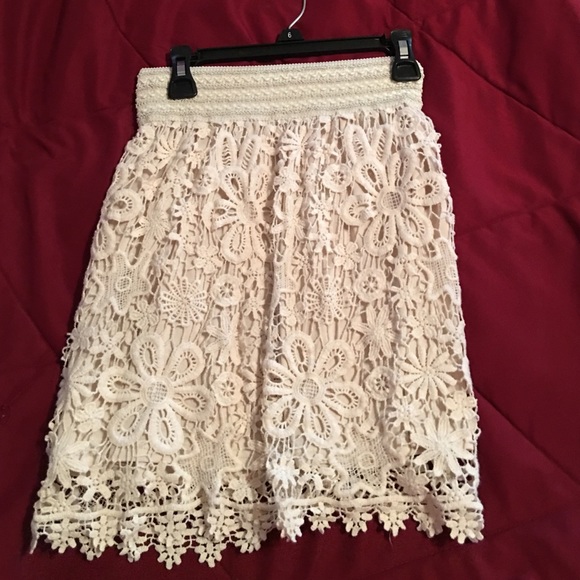 Lace ivory skirt