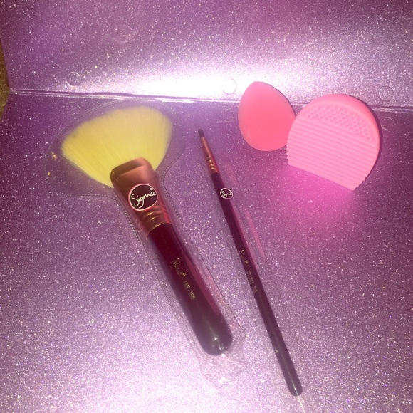 Pick 1 brush deal +1 extra NWT Sigma beauty