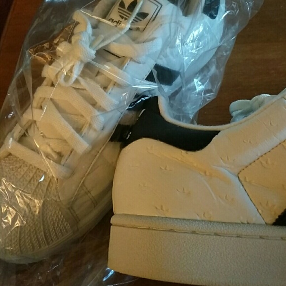 Adidas Tennis Shoes