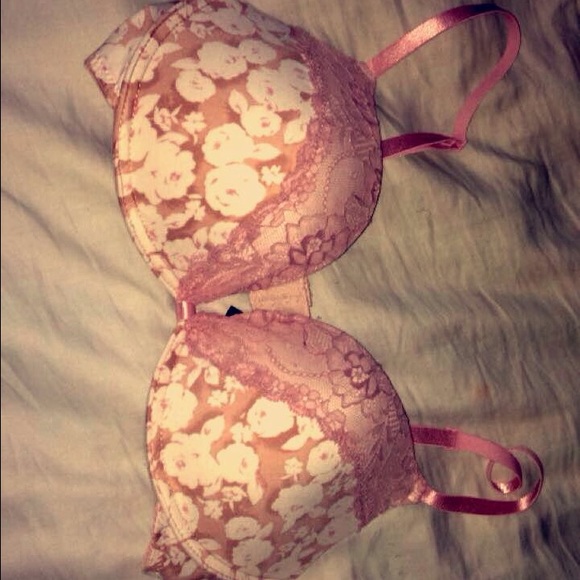 Bra's - Picture 2 of 2