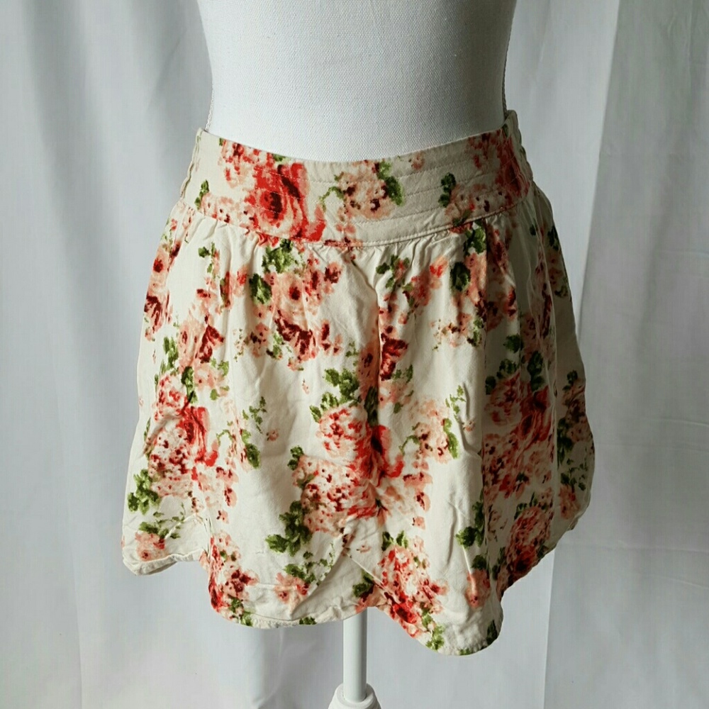 FOREVER 21 Ivory Pink Floral Mini Skirt