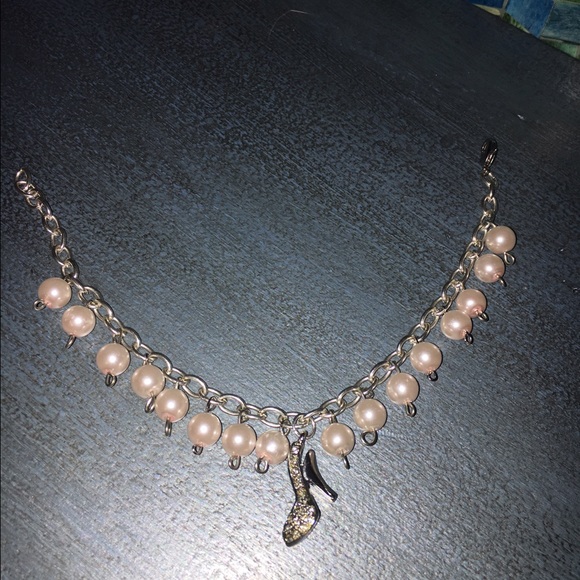 Handbeaded, pink, faux pearl bracelet.