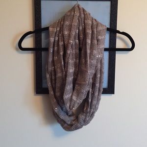 Gray knit scarf