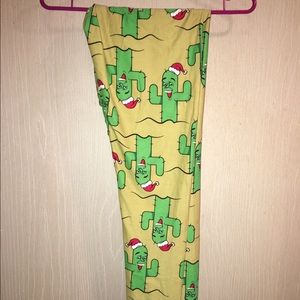 Lularoe Holiday TC leggings & Classic T XL