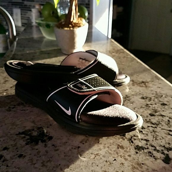 Nike slides