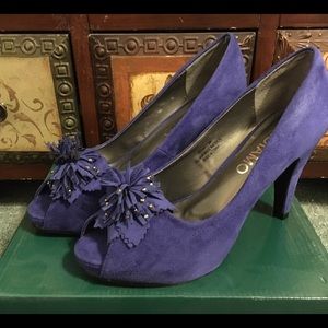 Beautiful, blue, faux suede, peep toe pumps.