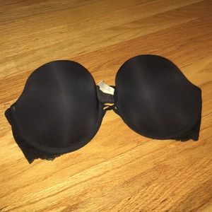 Black strapless bra