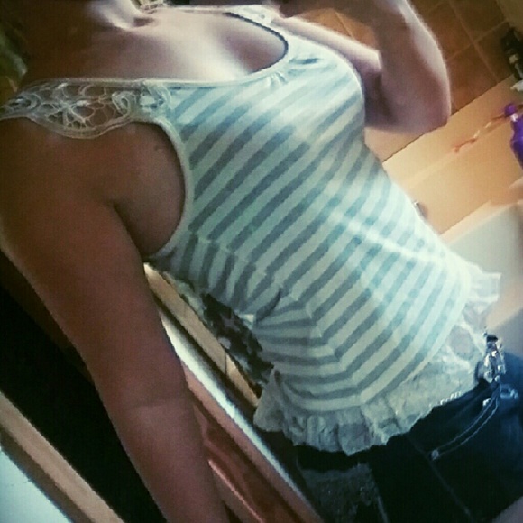 Beautiful lace back tanktop