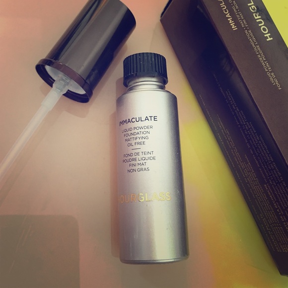 Hourglass Immaculate foundation