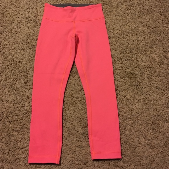 Lululemon wonder under crops