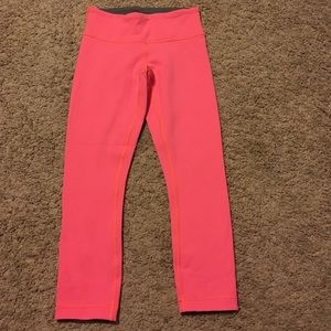 Lululemon wonder under crops