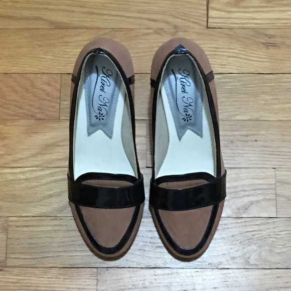 Women's Fashion Pumps - Picture 3 of 4