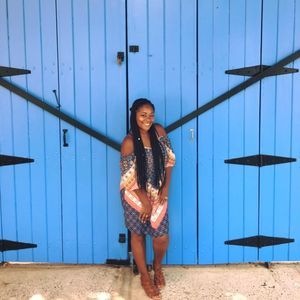 Meet your Posher, Adrienne